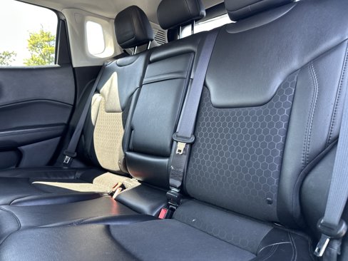 Used 2019 Jeep Compass Altitude image 28