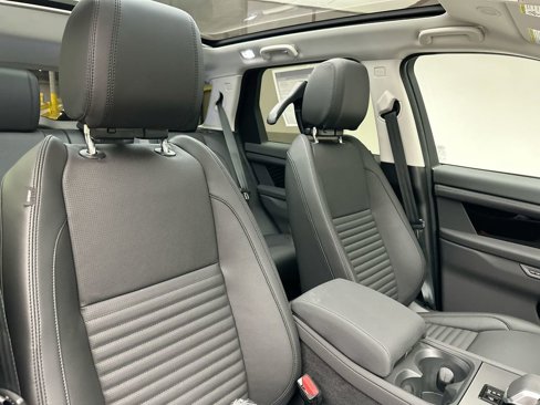 New 2025 Land Rover Discovery Sport S image 5