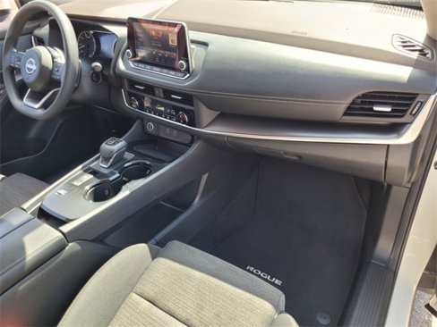 Used 2023 Nissan Rogue SV image 11