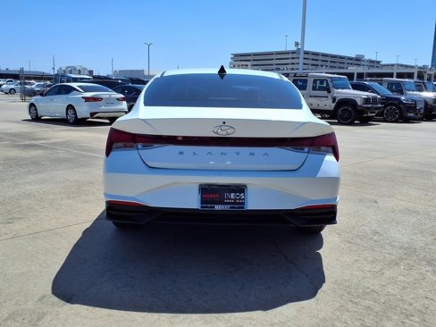 Used 2021 Hyundai Elantra SEL image 21