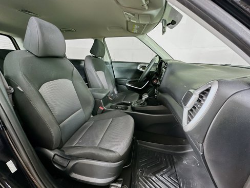 Used 2022 Kia Soul LX image 28
