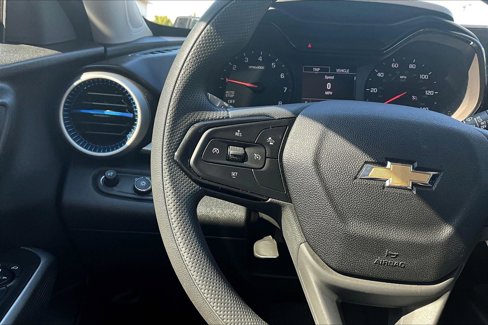 Used 2024 Chevrolet Trax LS w/ LS Convenience Package image 9