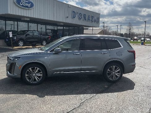 Used 2023 Cadillac XT6 Premium Luxury image 3