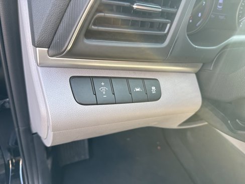 Used 2020 Hyundai Elantra SE image 17