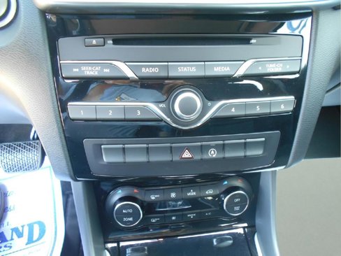 Used 2018 INFINITI QX30 image 6