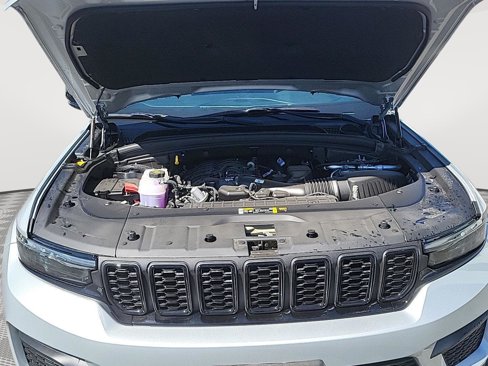 New 2025 Jeep Grand Cherokee Altitude image 39