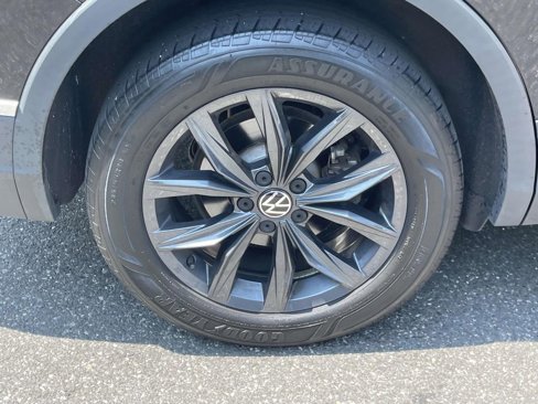 Used 2022 Volkswagen Tiguan SE image 9