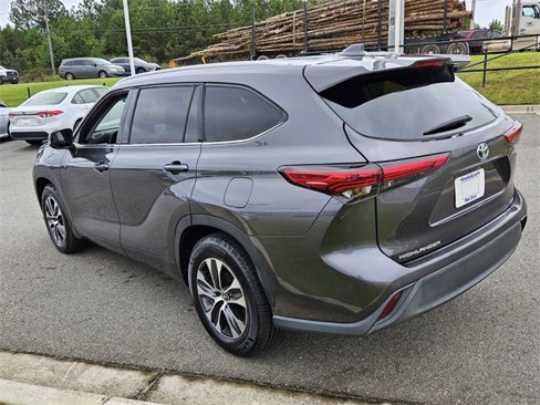 Used 2022 Toyota Highlander XLE image 11