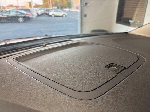 Used 2017 Chevrolet Traverse LT w/ Style and Technology Package image 39