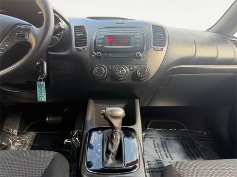 Used 2017 Kia Forte LX image 11