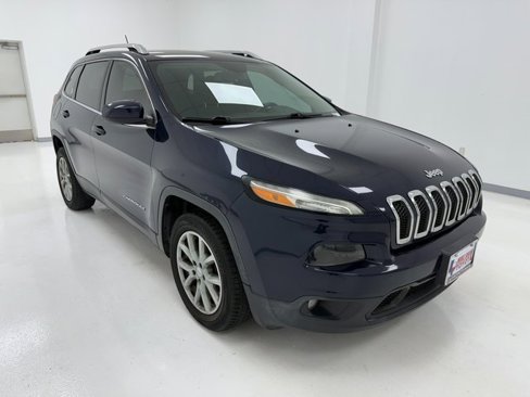 Used 2016 Jeep Cherokee Latitude image 2