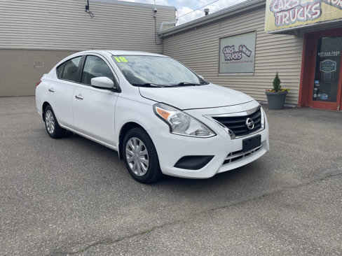 Used 2018 Nissan Versa SV image 2