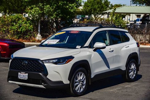Certified 2022 Toyota Corolla Cross LE image 3