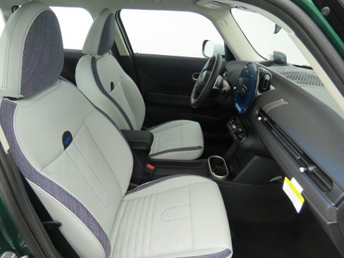 Used 2025 MINI Cooper 4-Door Hardtop image 22