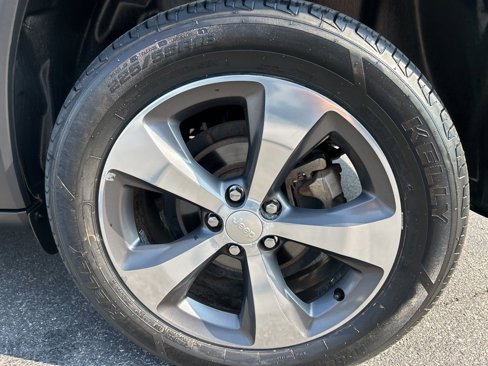 Used 2019 Jeep Cherokee Limited image 15