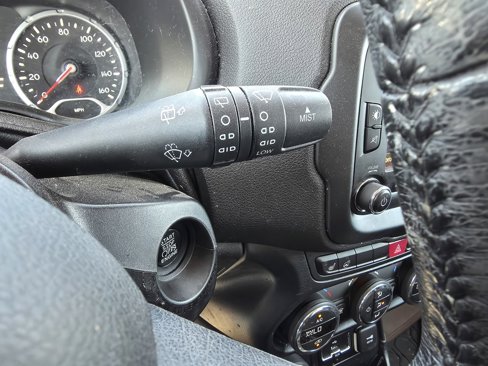 Used 2015 Jeep Renegade Latitude w/ Popular Equipment Group image 18