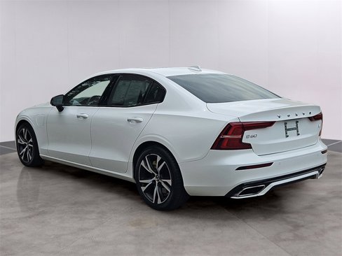Used 2022 Volvo S60 T8 R-Design Expression image 6