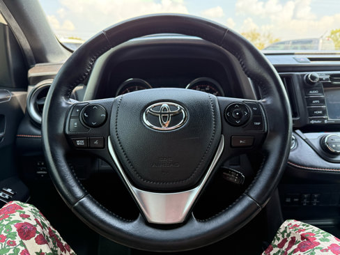 Used 2017 Toyota RAV4 SE image 25