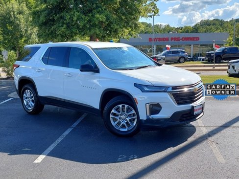 Used 2022 Chevrolet Traverse LS image 2