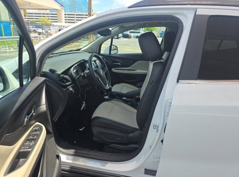 Used 2022 Buick Encore Preferred w/ Safety Package image 2