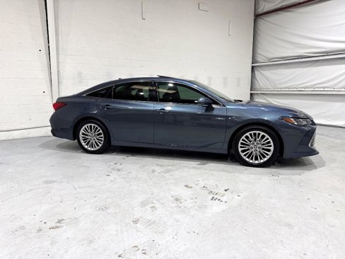 Used 2020 Toyota Avalon Limited image 6