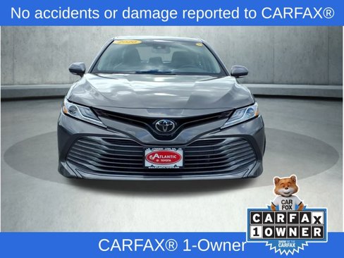 Used 2020 Toyota Camry XLE image 2