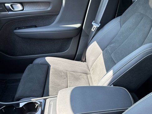 Certified 2022 Volvo C40 P8 Recharge Ultimate image 29