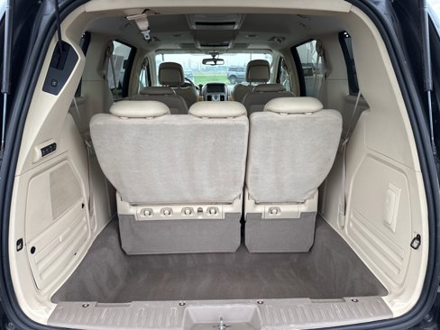 Used 2010 Chrysler Town & Country Limited w/ Entertainment Group #3 image 8