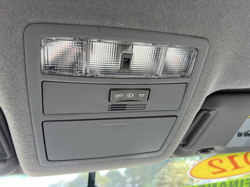 Used 2012 Toyota Highlander SE image 33
