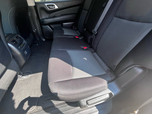 Used 2018 Nissan Pathfinder SV w/ SV Tech Package image 43