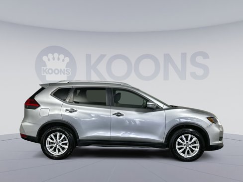 Used 2017 Nissan Rogue SV image 8