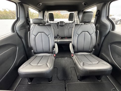 New 2025 Chrysler Voyager LX image 17