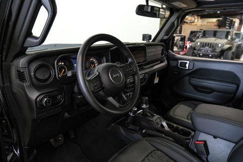 Used 2025 Jeep Gladiator Sport image 10