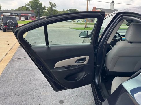 Used 2014 Chevrolet Cruze LT w/ Technology Package image 16