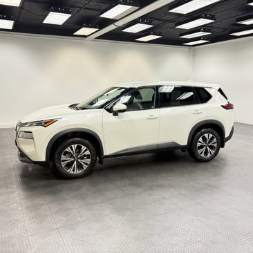 Used 2021 Nissan Rogue SV image 2