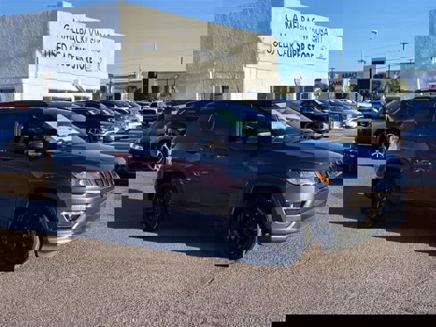 Used 2021 Jeep Compass Latitude image 3