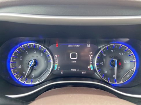 Used 2021 Chrysler Pacifica Touring image 26