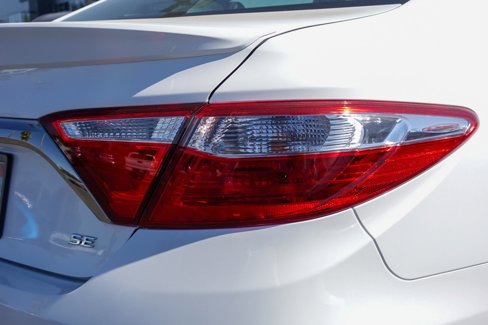 Used 2017 Toyota Camry SE image 5