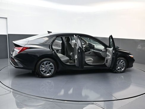 Certified 2024 Hyundai Elantra SEL image 28
