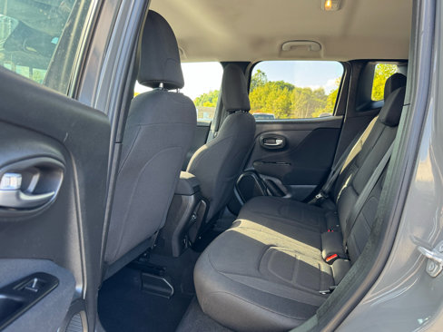 Used 2021 Jeep Renegade Latitude w/ Luxury Group I image 21
