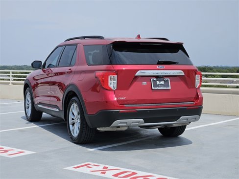 Used 2020 Ford Explorer XLT w/ Equipment Group 202A image 5