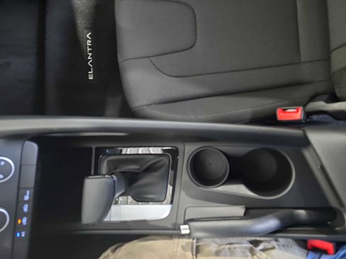 Used 2025 Hyundai Elantra SE image 26