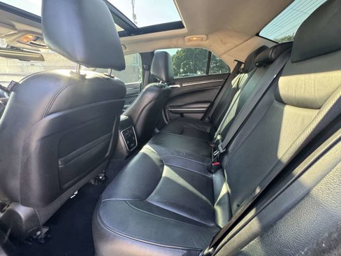 Used 2019 Chrysler 300 Limited image 18