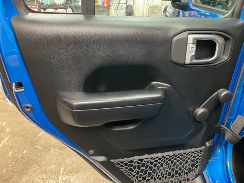 Used 2020 Jeep Gladiator Sport image 10
