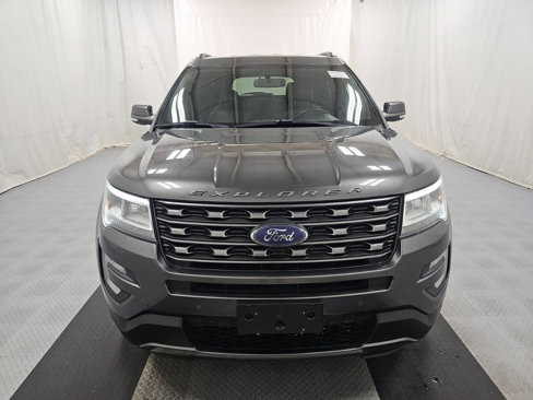 Used 2017 Ford Explorer XLT w/ XLT Technology Feature Bundle image 2