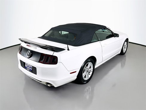 Used 2014 Ford Mustang Convertible image 32