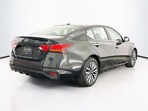 Used 2024 Nissan Altima 2.5 SV image 9