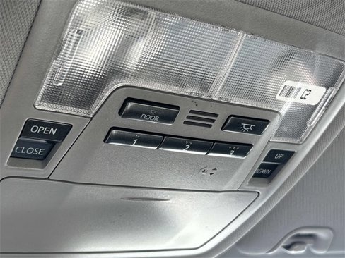Used 2019 Toyota Highlander XLE image 25