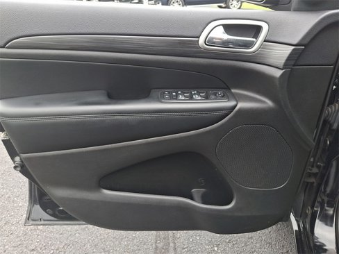 Used 2019 Jeep Grand Cherokee Altitude image 12
