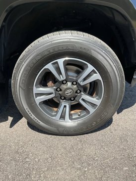 Used 2017 Toyota Tacoma TRD Sport image 13